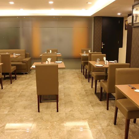 Oyo 662 Hotel Comfotel Calcutta Exterior foto